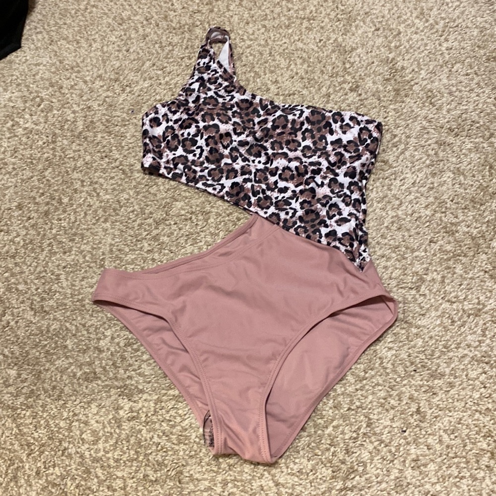 NWOT Sz M amazon swimsuit